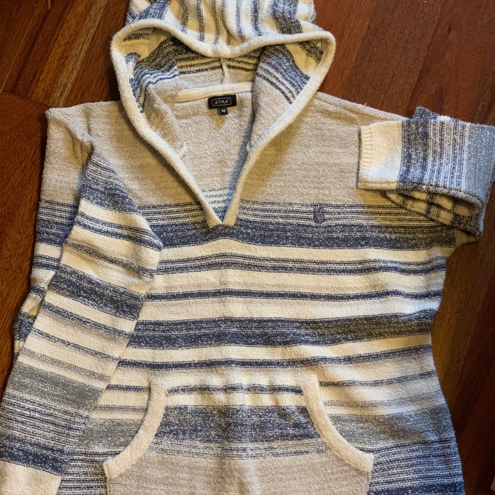 Lira sweater size M